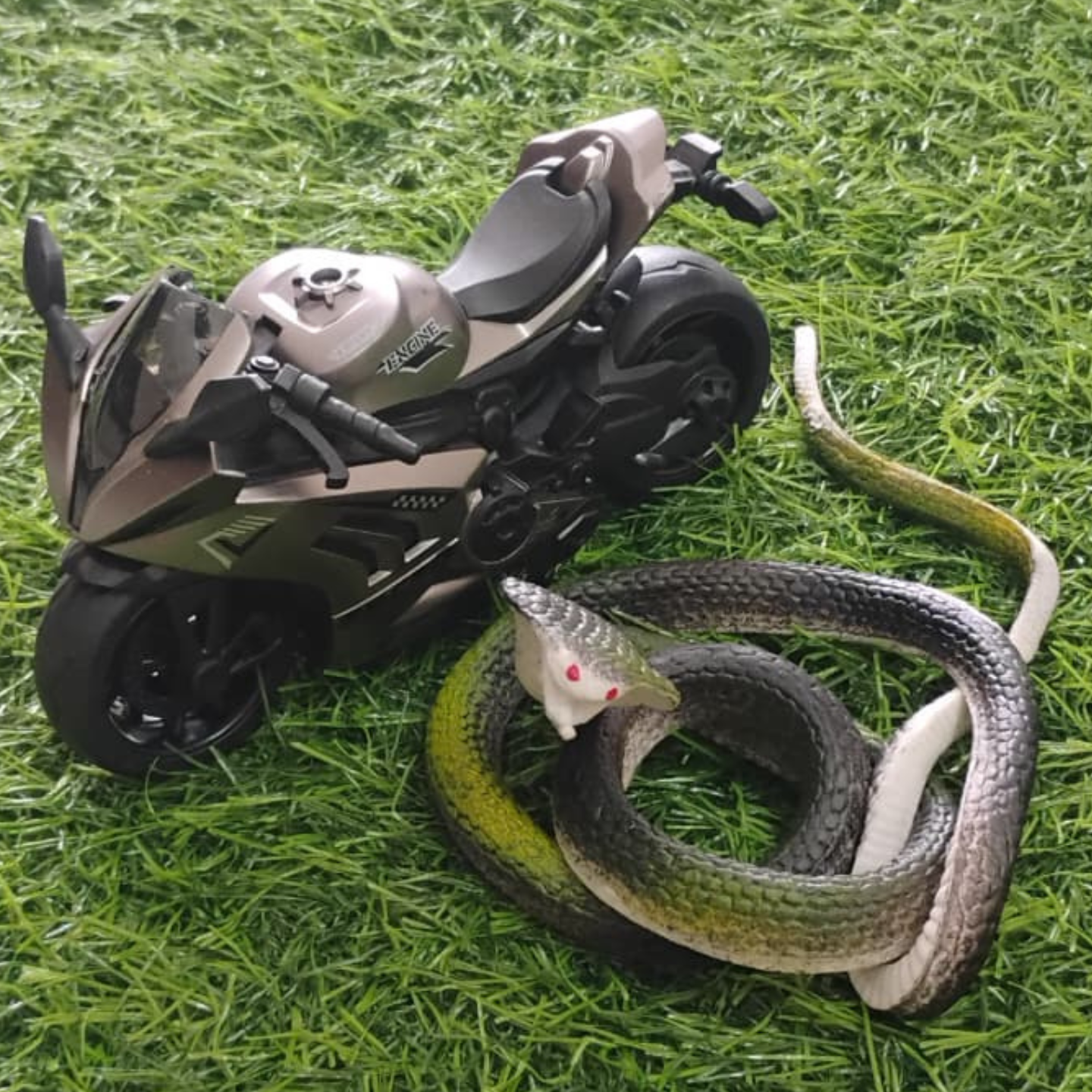 Ace ShimmerStrike Turbo Bike & Toy Snake Combo 3