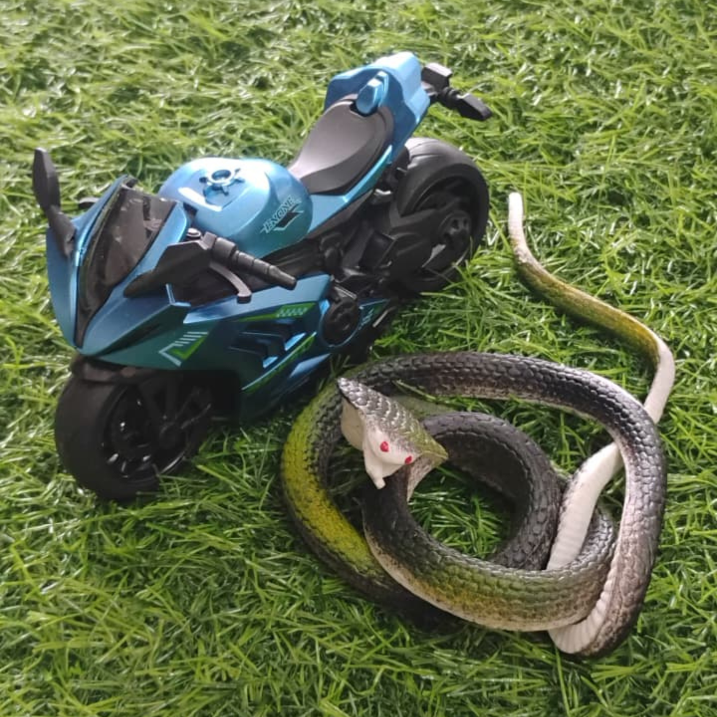 Ace ShimmerStrike Turbo Bike & Toy Snake Combo 1